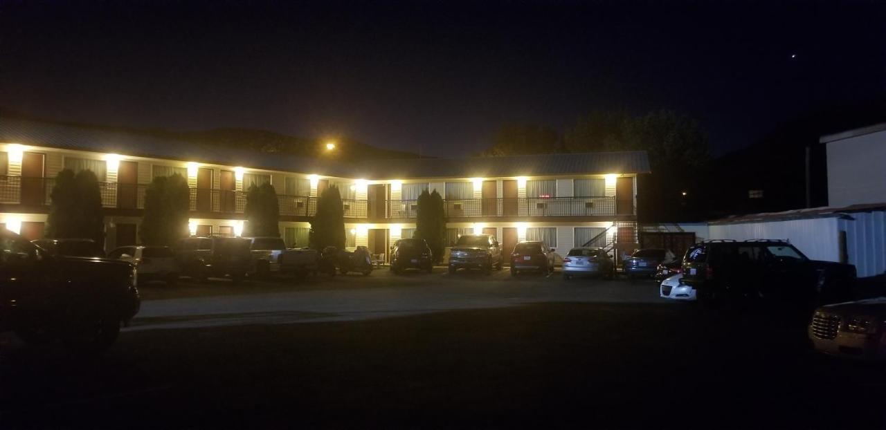 Cache Creek Inn Buitenkant foto