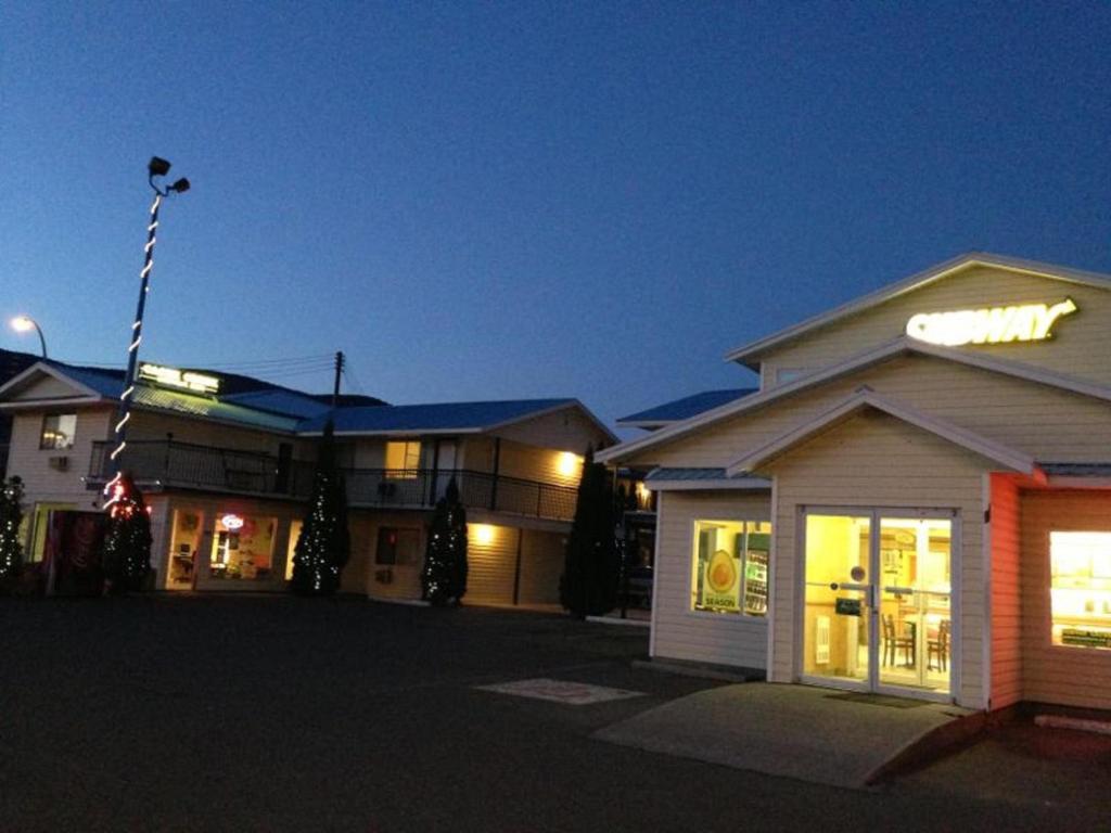 Cache Creek Inn Buitenkant foto