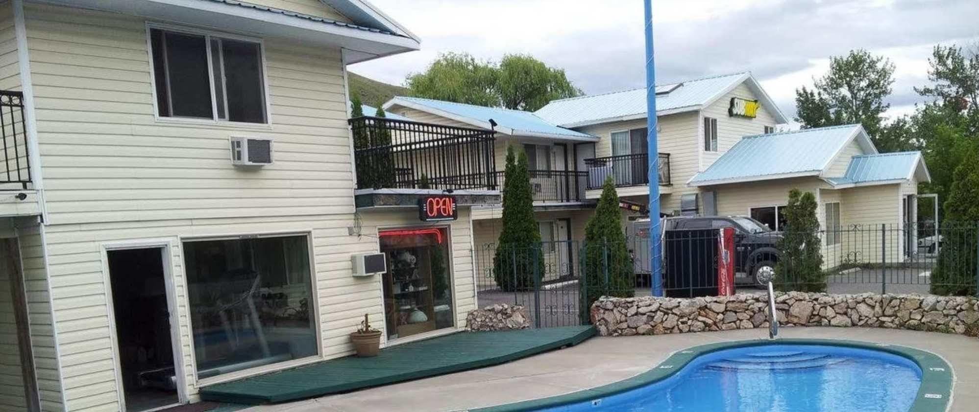 Cache Creek Inn Buitenkant foto