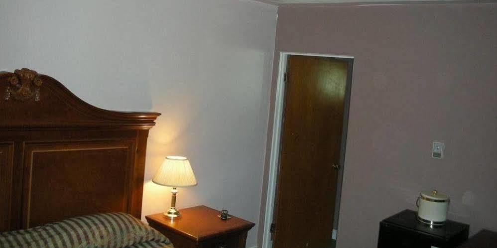 Cache Creek Inn Buitenkant foto